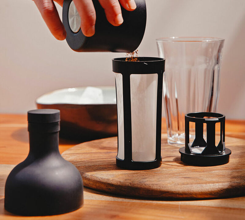 HARIO - Bottiglia con filtro per cold brew Nera 700 ml image number 1