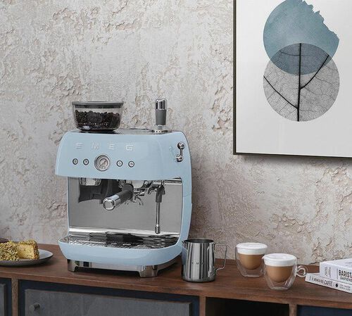 Machine expresso SMEG EGF03PBEU Bleu Azur Ann&eacute;es 50 avec moulin int&eacute;gr&eacute; image number 4