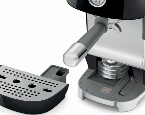 Machine expresso SMEG ECF03BLEU Noir avec Cold brew image number 4
