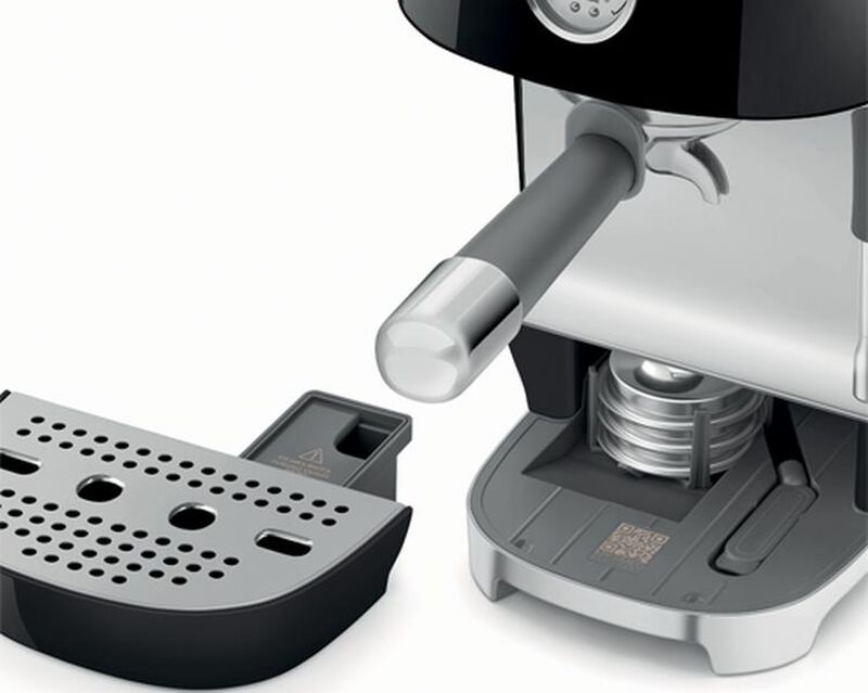 Machine expresso SMEG ECF03BLEU Noir avec Cold brew image number 4