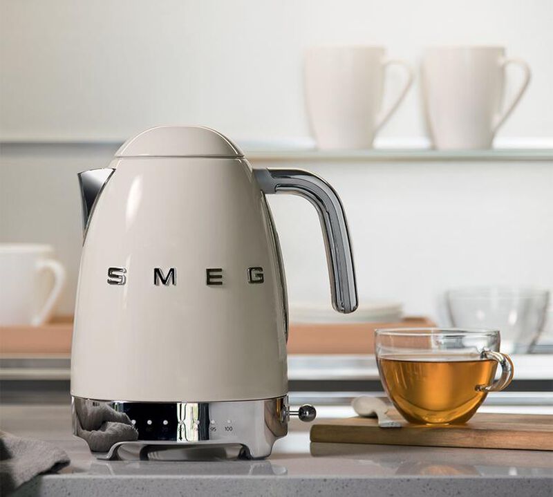 Wasserkocher KLF04CREU mit einstellbarer Temperatur Creme 1,7 L + Geschenk - SMEG image number 3