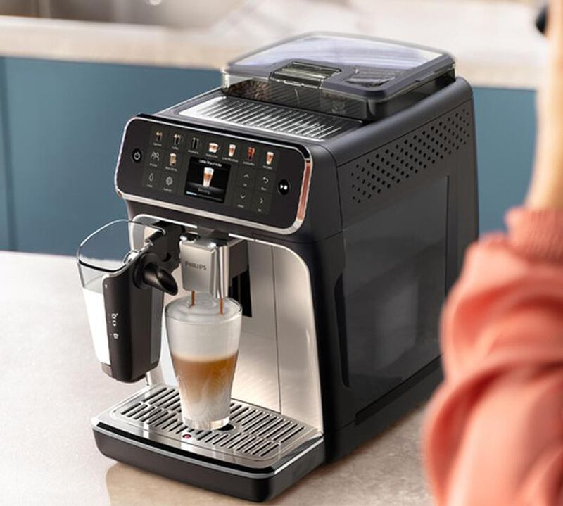 Philips Serie 5500 EP5547/90 LatteGo Nera cromata image number 5