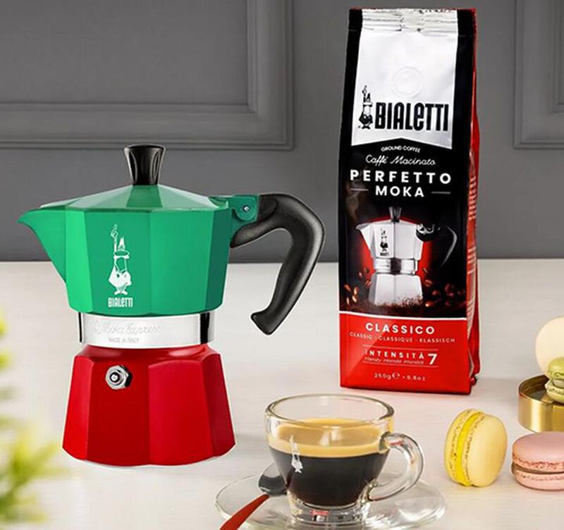 Bialetti moka pot Moka Express - 6 cups image number 3