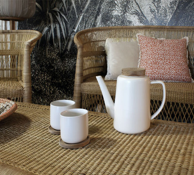 OGO LIVING 'Enzo' white porcelain teapot with infuser + FREE tea image number 1