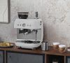 Machine expresso SMEG EGF03WHEU Blanche Ann&eacute;es 50 avec moulin int&eacute;gr&eacute; image number 4