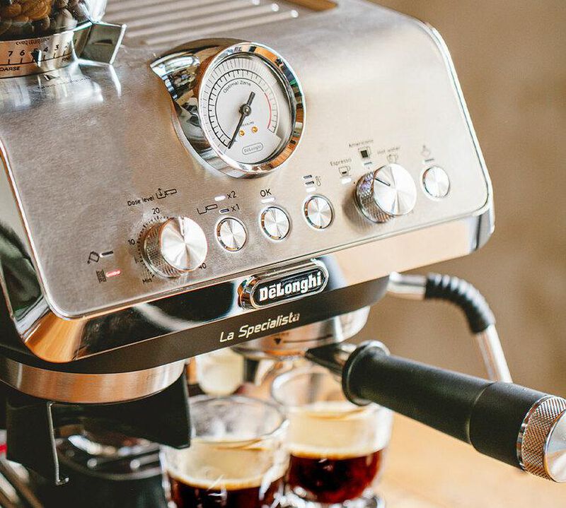 DeLonghi EC9155.MB La Specialista Arte Metal Black + Kit Barista image number 8
