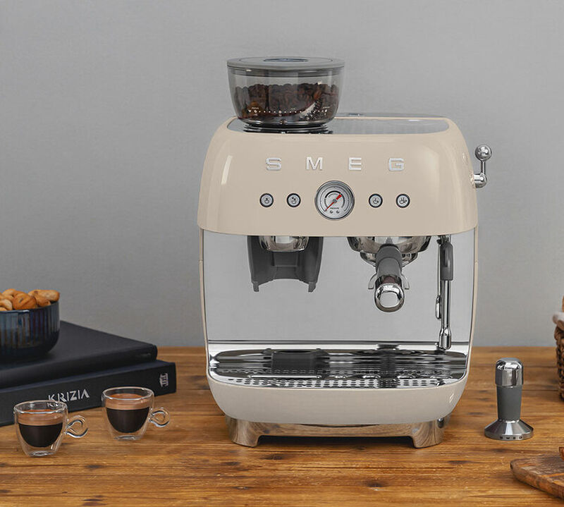 Smeg Espressomaschine EGF03 Cr&egrave;me image number 4