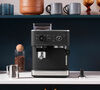 KitchenAid 5KES6551 Macchina semi automatica con macinacaff&egrave; Nera image number 3
