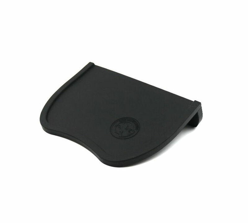 Tapis de tassage noir d'angle droit - Rhino Coffee Gear image number 0