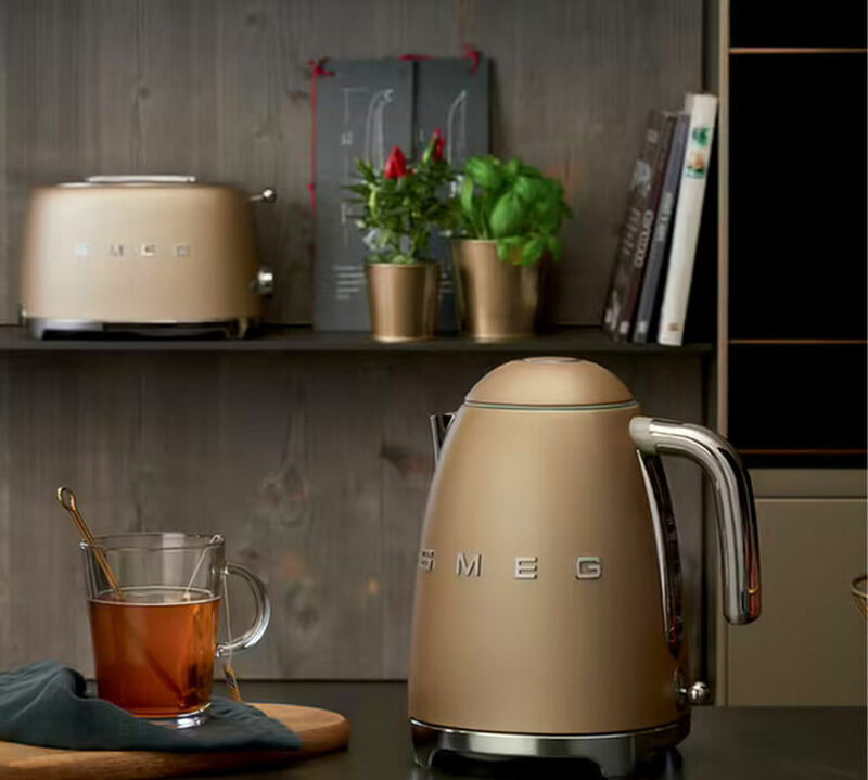 Set Petit-D&eacute;jeuner Grille-Pain TSF01CHMEU et Bouilloire KLF03CHMEU Or mat - SMEG image number 2
