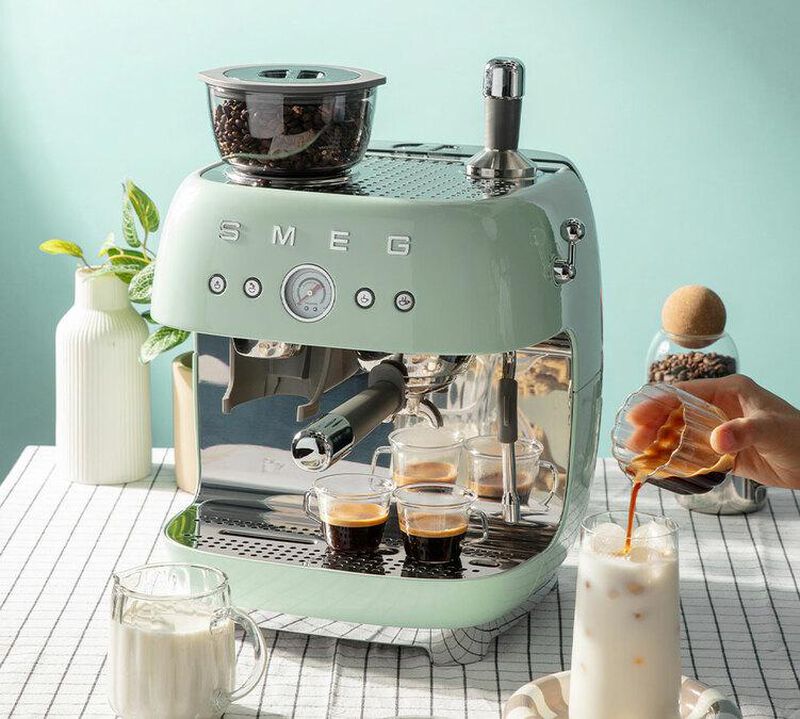 Machine expresso SMEG EGF03PGEU Vert d'eau Ann&eacute;es 50 avec moulin int&eacute;gr&eacute; image number 1