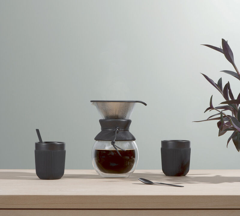 Bodum Pour-Over Coffee Maker with Mesh Filter - 8 Cups/1L image number 4