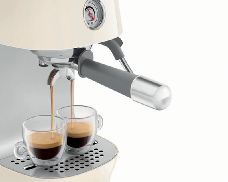 Machine expresso SMEG ECF03CREU Cr&egrave;me avec Cold brew image number 3