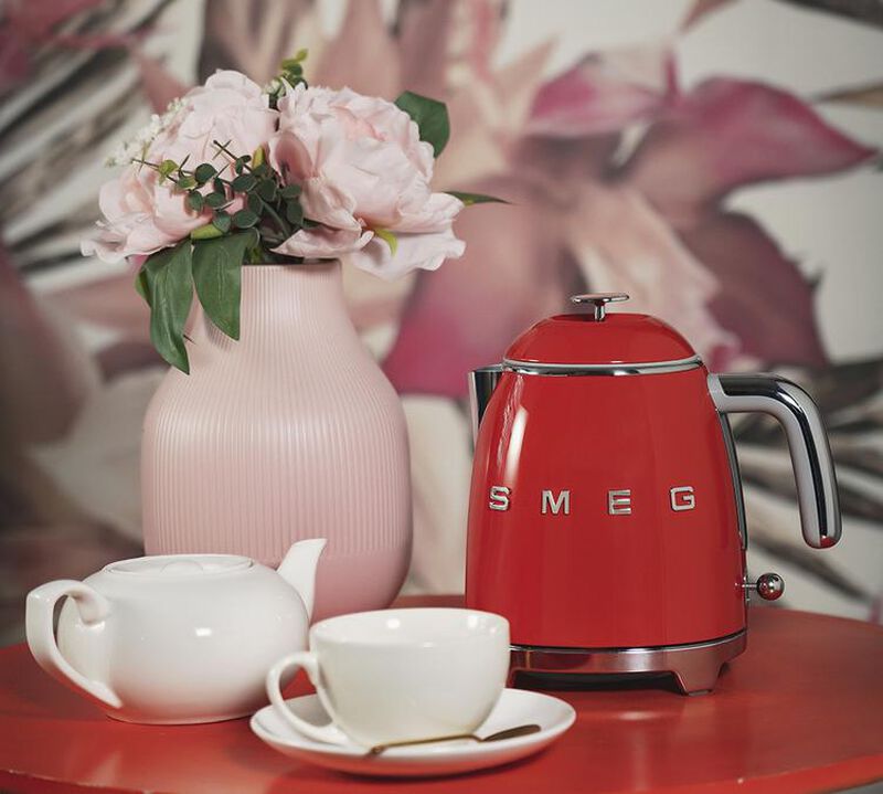 Mini Bouilloire Ann&eacute;es 50 rouge - SMEG image number 2