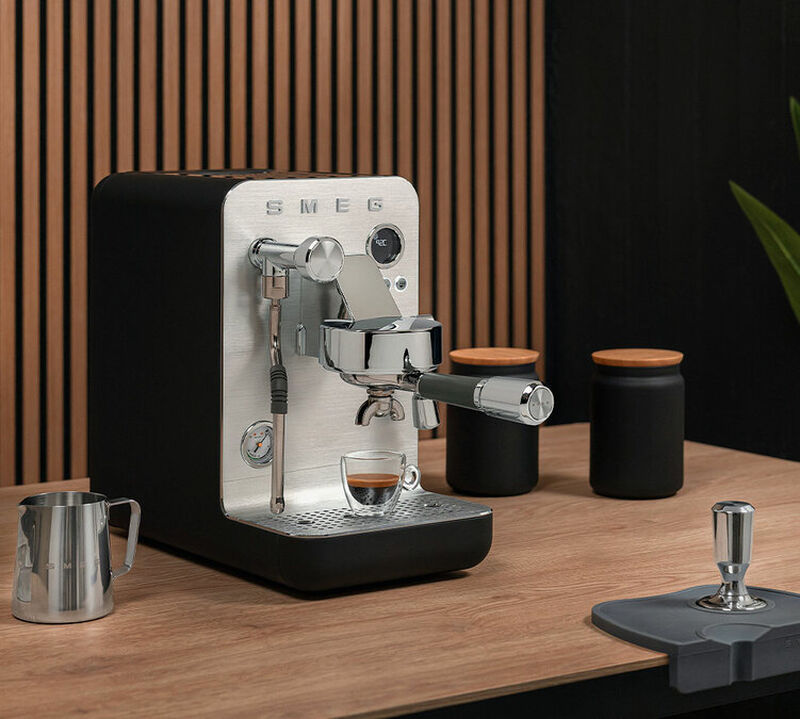 Machine Expresso SMEG EMC02BLMEU noire image number 5