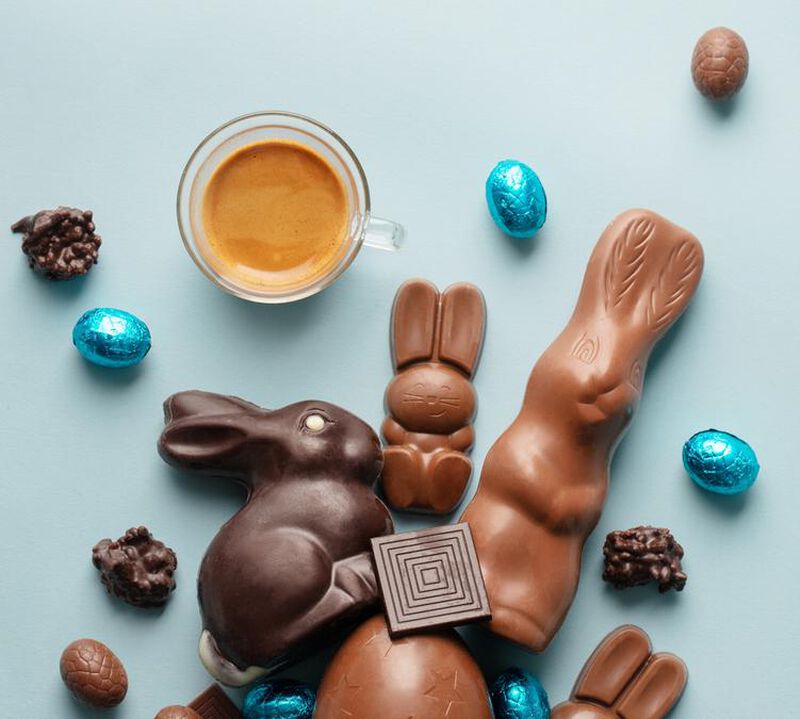Lot cadeau de P&acirc;ques : 250 g Caf&eacute; en grain M&eacute;lange Sirga Green Lion Coffee, &oelig;ufs en chocolat et verres - MAXICOFFEE image number 1