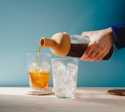 Hario Cold Brew Coffee Filter in Bottle (Mocha) - 700ml image number 1