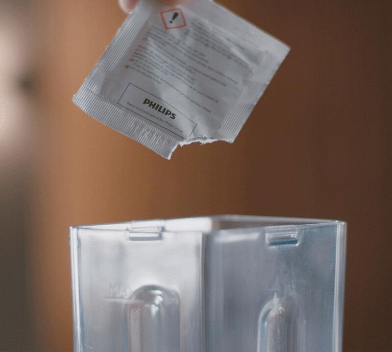 Philips CA6705/10 Saeco Milk Circuit Cleaner Powder - 6 Sachets image number 2