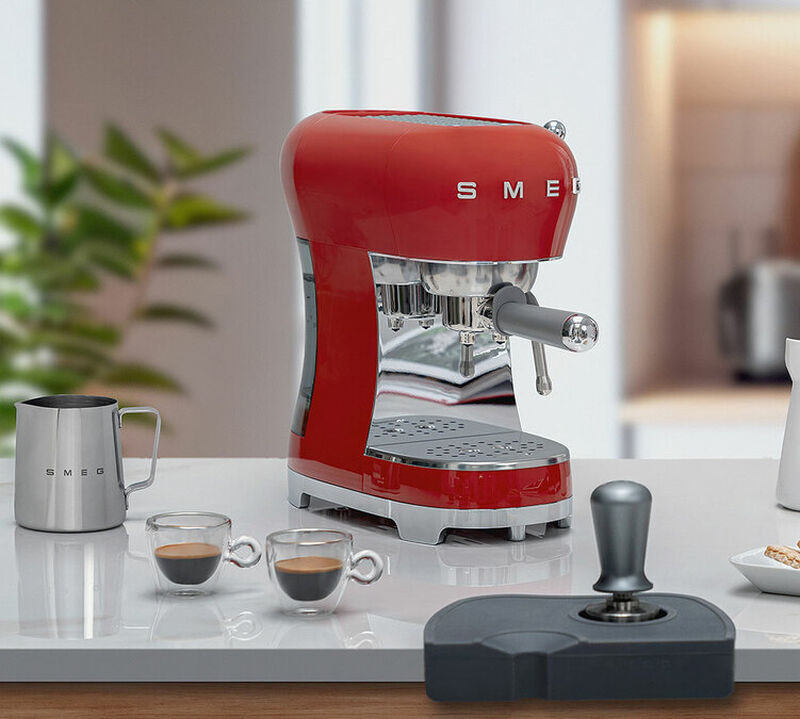 Smeg ECF02RDEU Rossa Macchina da Caff&egrave; Espresso image number 3