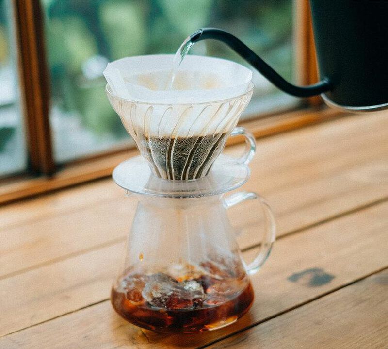 Hario V60 Kit with Dripper, Carafe, Paper Filter and Measuring Spoon image number 2