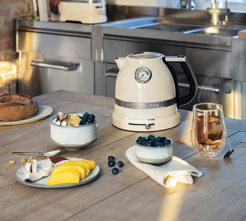 Bouilloire KitchenAid &agrave; temp&eacute;rature r&eacute;glable 5KEK1522ECA Cr&egrave;me 1,5L image number 2