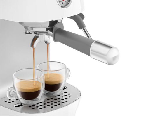 Machine expresso SMEG ECF03WHEU Blanche avec Cold brew image number 3
