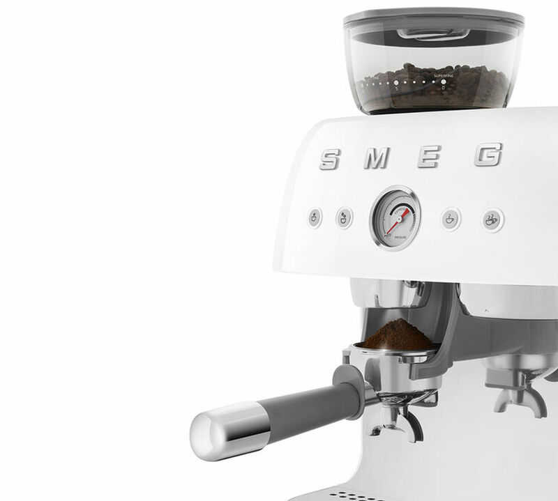 Machine expresso SMEG EGF03WHEU Blanche Ann&eacute;es 50 avec moulin int&eacute;gr&eacute; image number 3