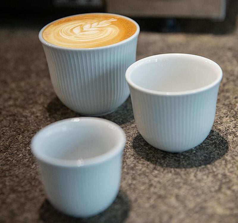 6 Tasses &agrave; caf&eacute; emboss&eacute; 150 ml bleu c&eacute;ladon - LOVERAMICS image number 2