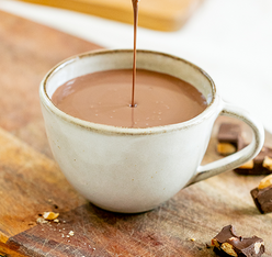tasse de chocolat chaud gourmand et cremeux