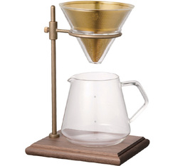 Dripper kit Kinto Slow Coffee Style glass coffee dripper with jug and wooden brewer stand.