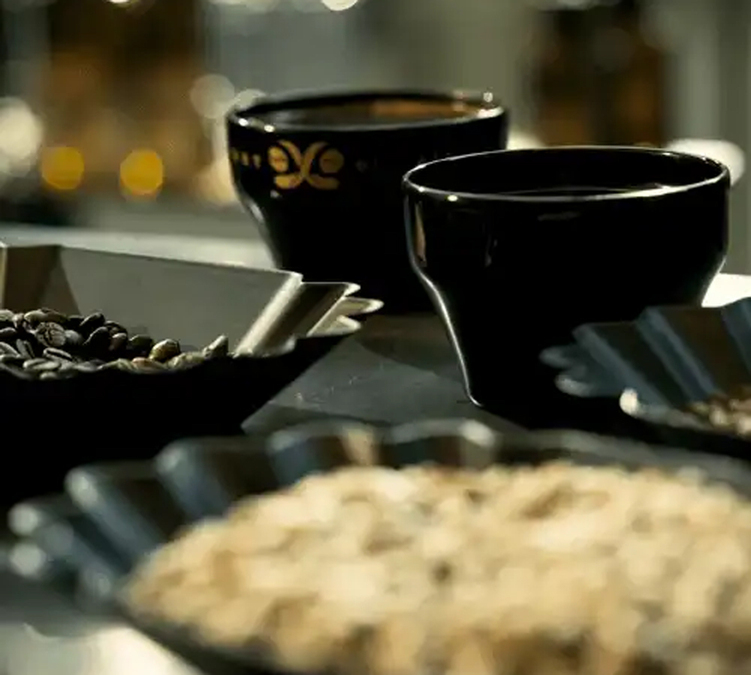 cafe en grain lor espresso deux sachets de 500g, torrefaction foncee, aromes chocolates, livre gratuitement