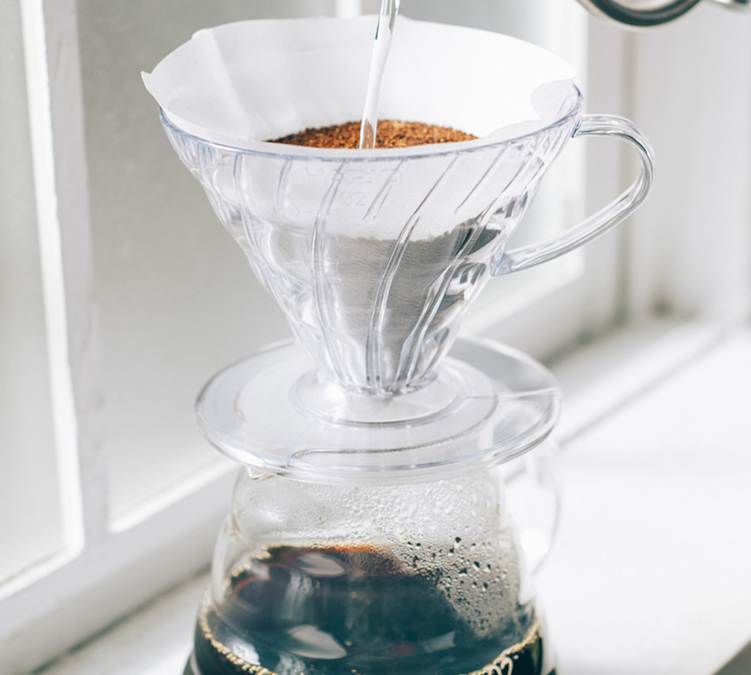 Kit dripper Hario V60 VDR 02 en plastique pour slow coffee