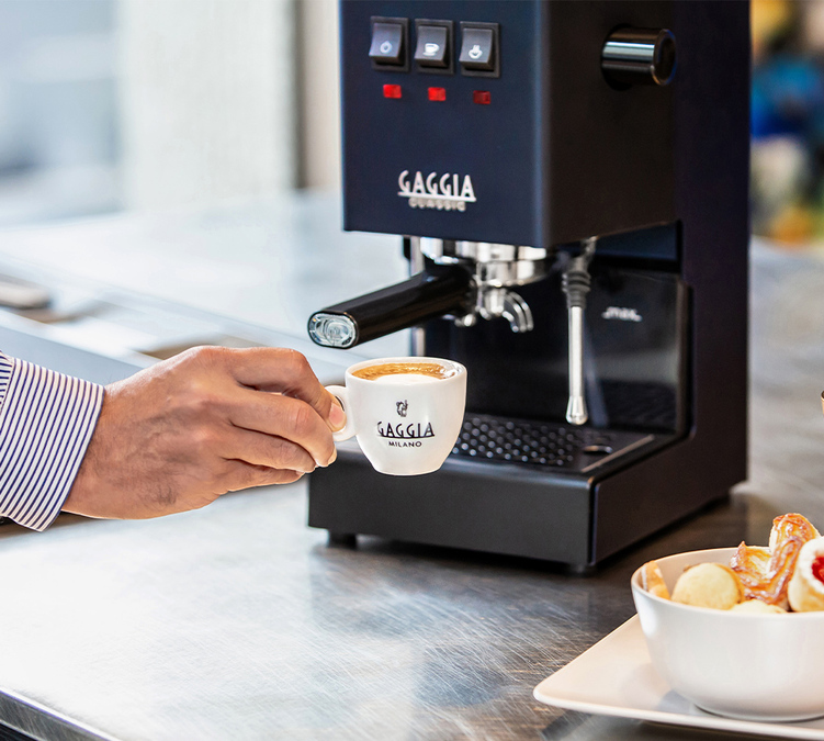 GAGGIA New Classic E24 bleu machine à café