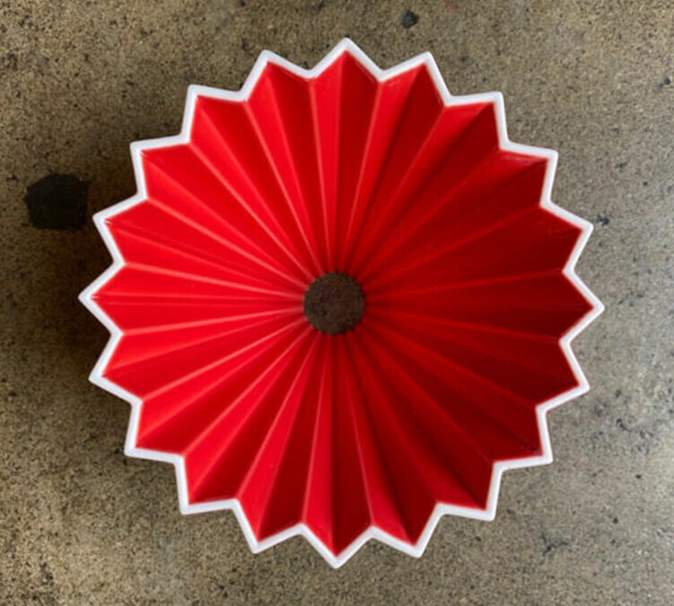 Origami dripper orange en porcelaine avec support en inox