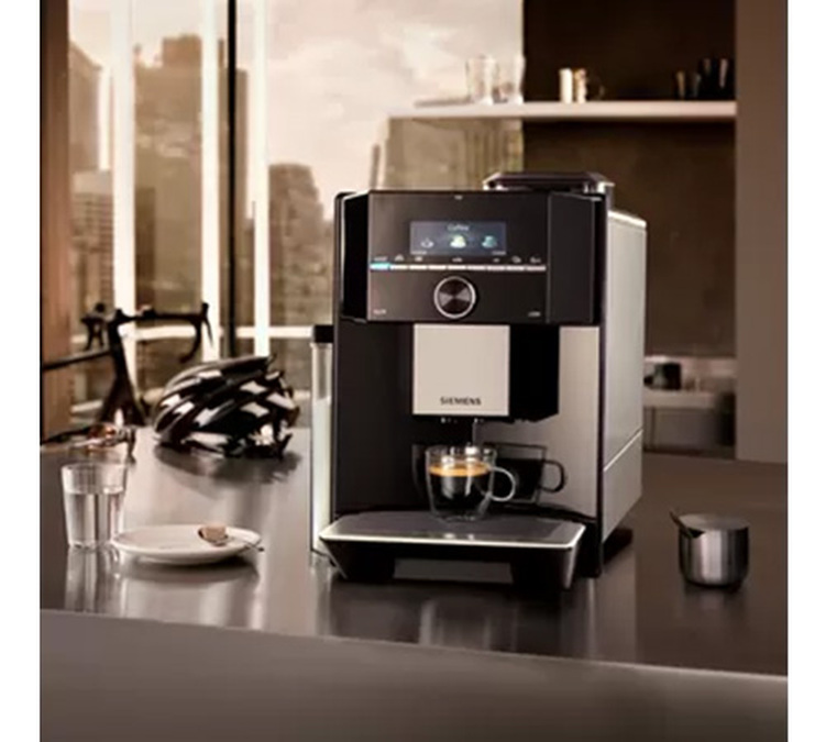 Noir 11 recettes de café Machine à café automatique avec écran TFT Bac à grains et réservoir café moulu Couleur Siemens EQ9 Plus s300 TI923309RW iAroma System 