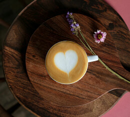 pause cafe chocolatee a deux avec sirop vanille gourmand et chocolat au lait intense