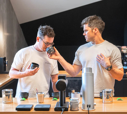 tasse caf&eacute; notes citron jaune fleurs blanches th&eacute; noir chocolat au lait