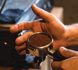 tasse cafe espresso notes amandes chocolat au lait biscuit orange