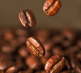 grains de cafe torrefies a l italienne couleur tres foncee