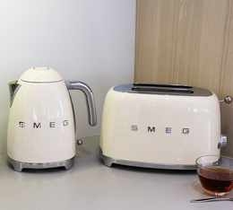 Grille-pain et bouilloire smeg creme set petit-dej