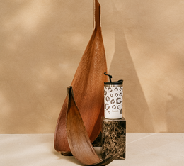 presentation du travel mug sable motif leopard sable de qwetch 35 cl