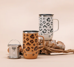 deux mug isothermes avec infuseur a the motif leopard qwetch