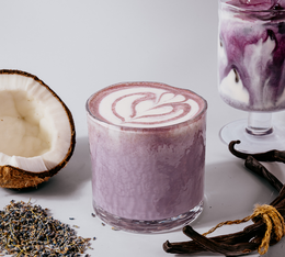 boisson a base de lait de coco et lavender barista latte