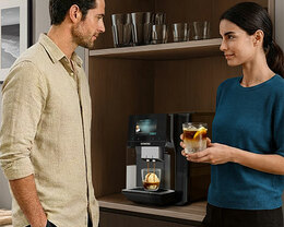 SIEMENS EQ.700 IAroma Classic TQ725E03  couple degustent boissons lactee