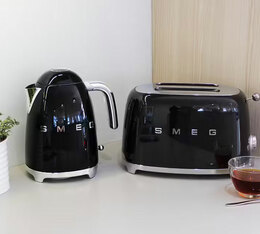 set petit dejeuner smeg noir