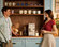 KitchenAid KF3 5KES8453EPL couple discute devant machine