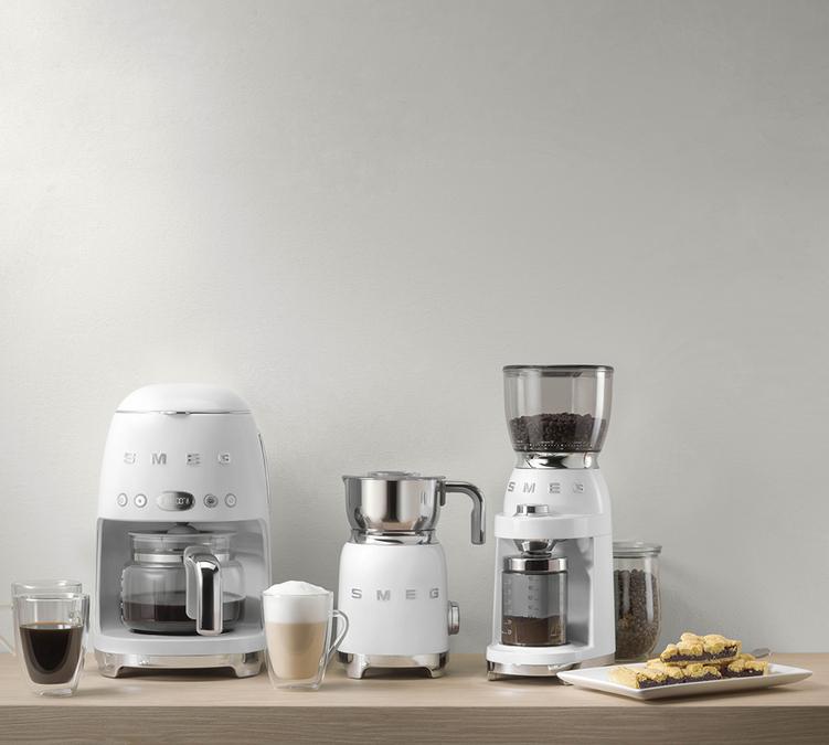 macchina caffe americano smeg bianca