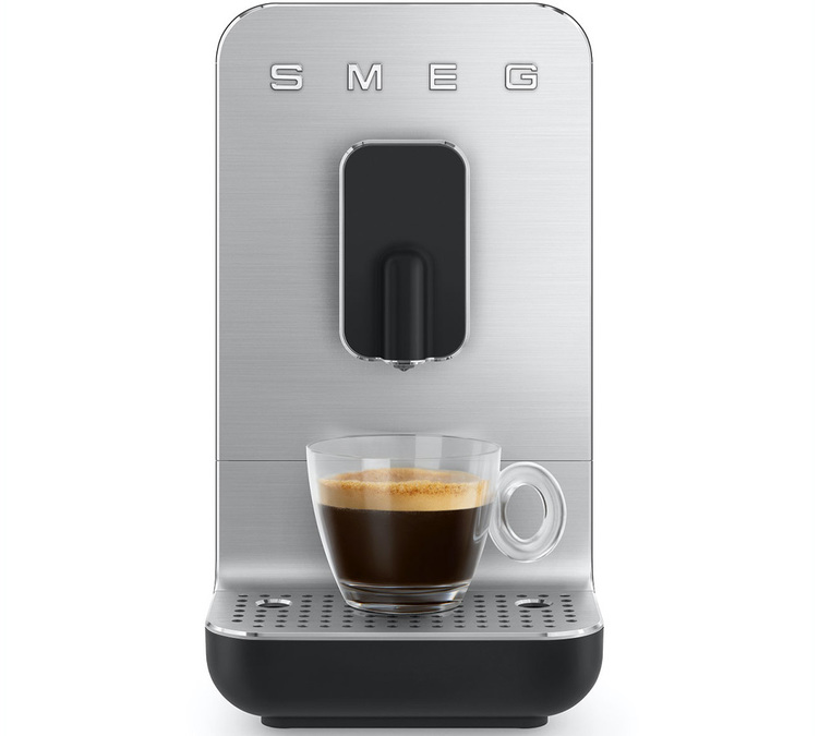 Macchina da caff&egrave; Smeg nera BCC01BLMEU