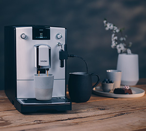 cafetiere &agrave; grain Nivona Caf&eacute; Romantica NICR 560 design et contenants