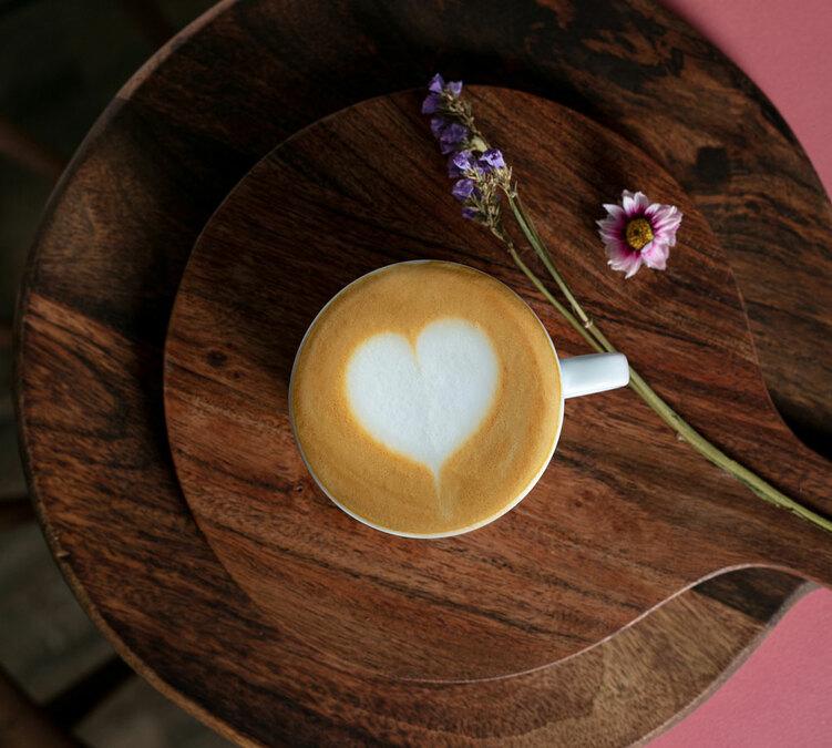 pause cafe chocolatee a deux avec sirop vanille gourmand et chocolat au lait intense